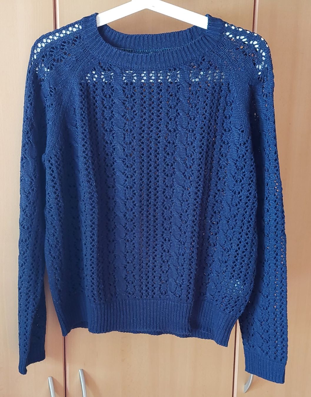 Maglioni & Felpe: Dunkelblauer Strickpullover mit Lochmuster, Gr. M – Usato da Schmidrüti venduto da Novemberchind