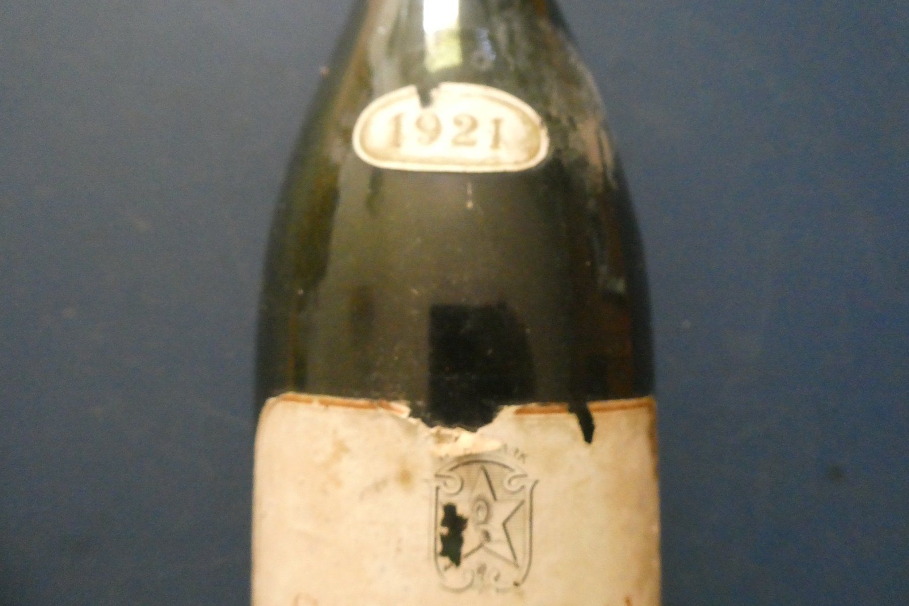 Verres, cruches & bouteilles: Bouteille vin 1921 ... VIDE – D'occasion à Fontaines NE par monloisir 1