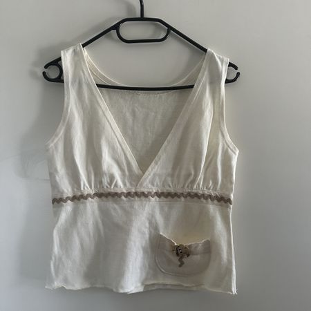 BEAUTIFUL SLEEVELESS VINTAGE WHITE COTTON TOP
