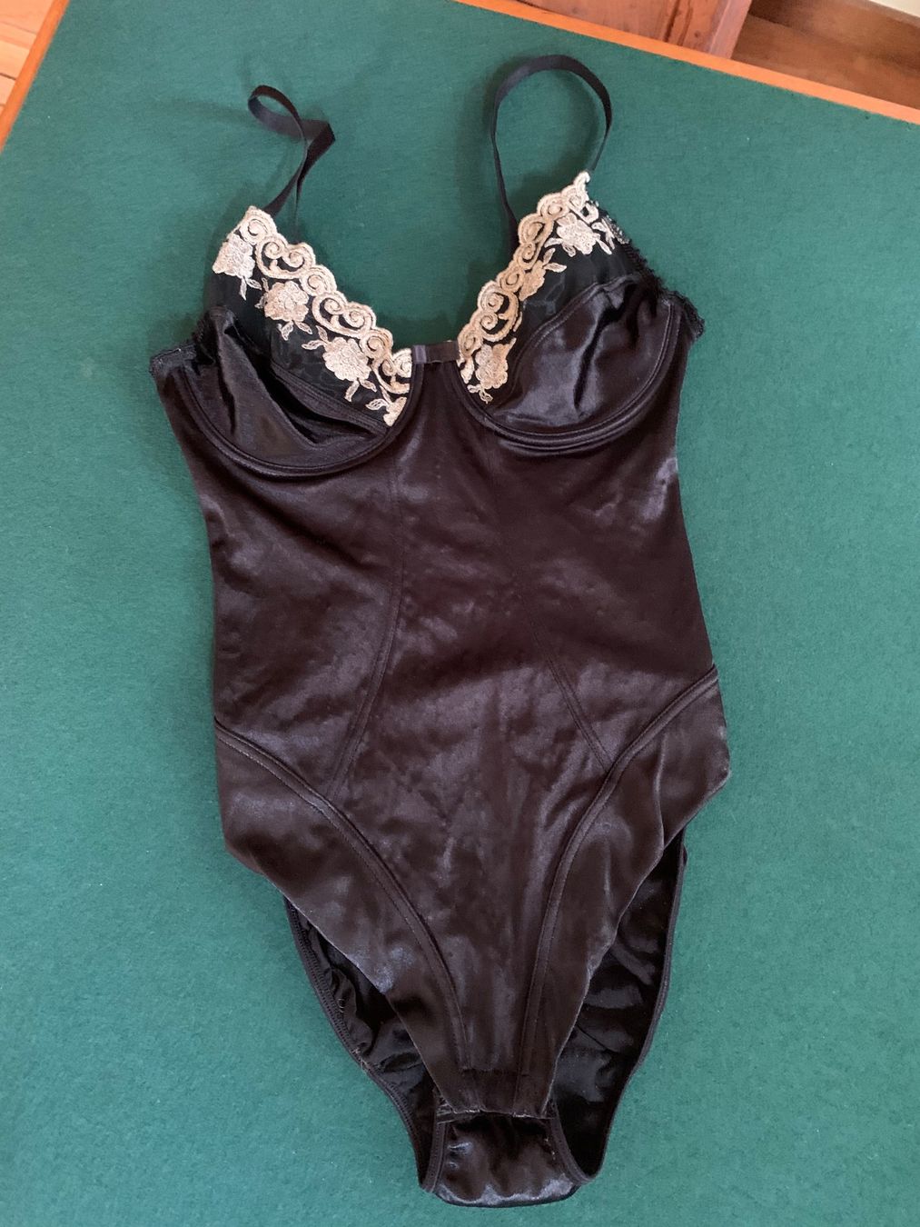 Sonstige Unterwäsche: Body BH Gr 75B – Gebraucht aus Interlaken von Bona55