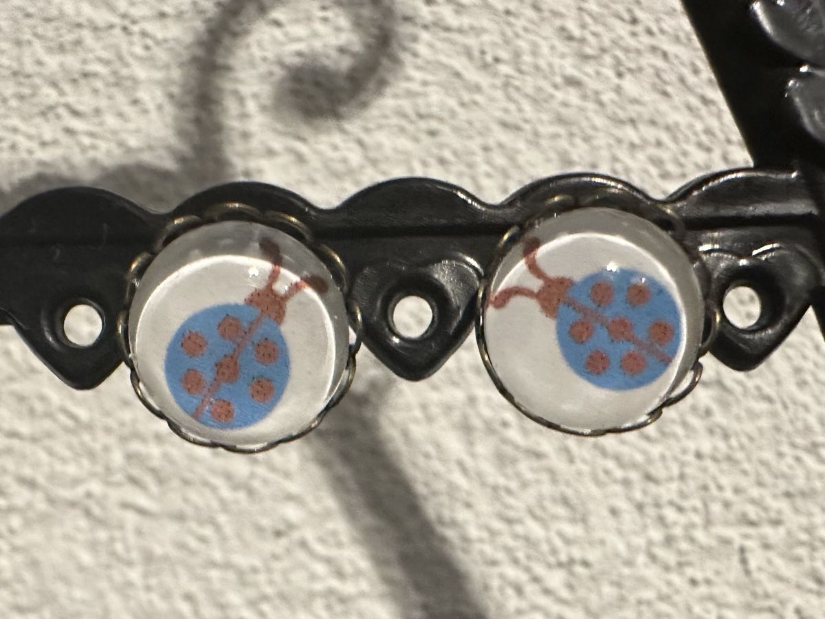 Ohrringe & -stecker: Ohrstecker Ohrringe handmade Marienkäfer – Neu und originalverpackt aus Gelterkinden von Aischas 1
