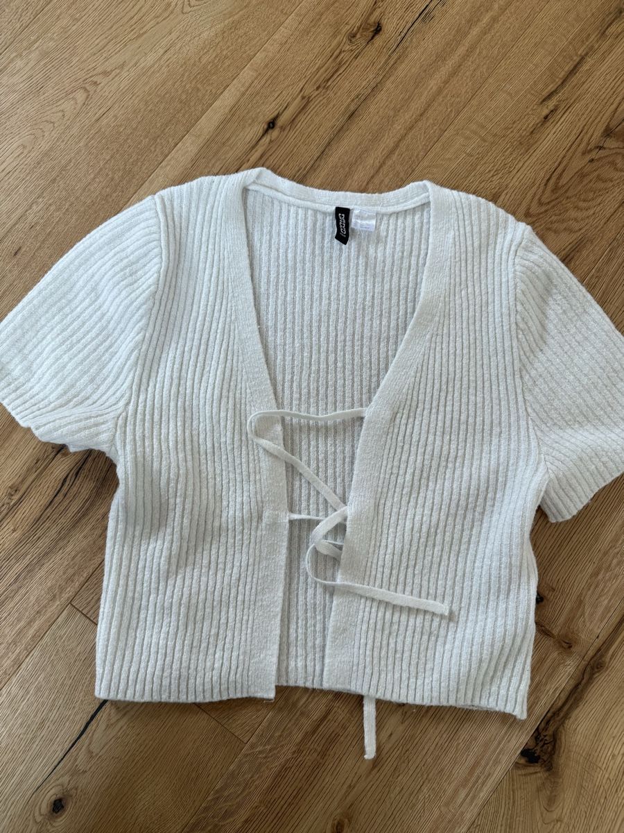 H&M Vestes: Damen Strickjacke weiss Grösse S H&M – D'occasion à Hüttwilen par sar_8gj7