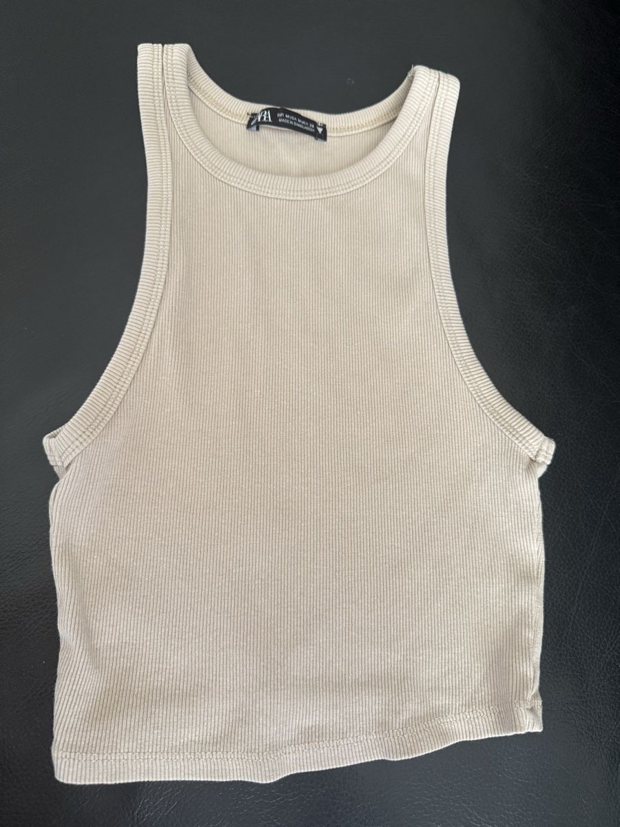 Zara Tops: Zara beige ribbed crop top, size M – Gebraucht aus Winterthur von yar_dpp8