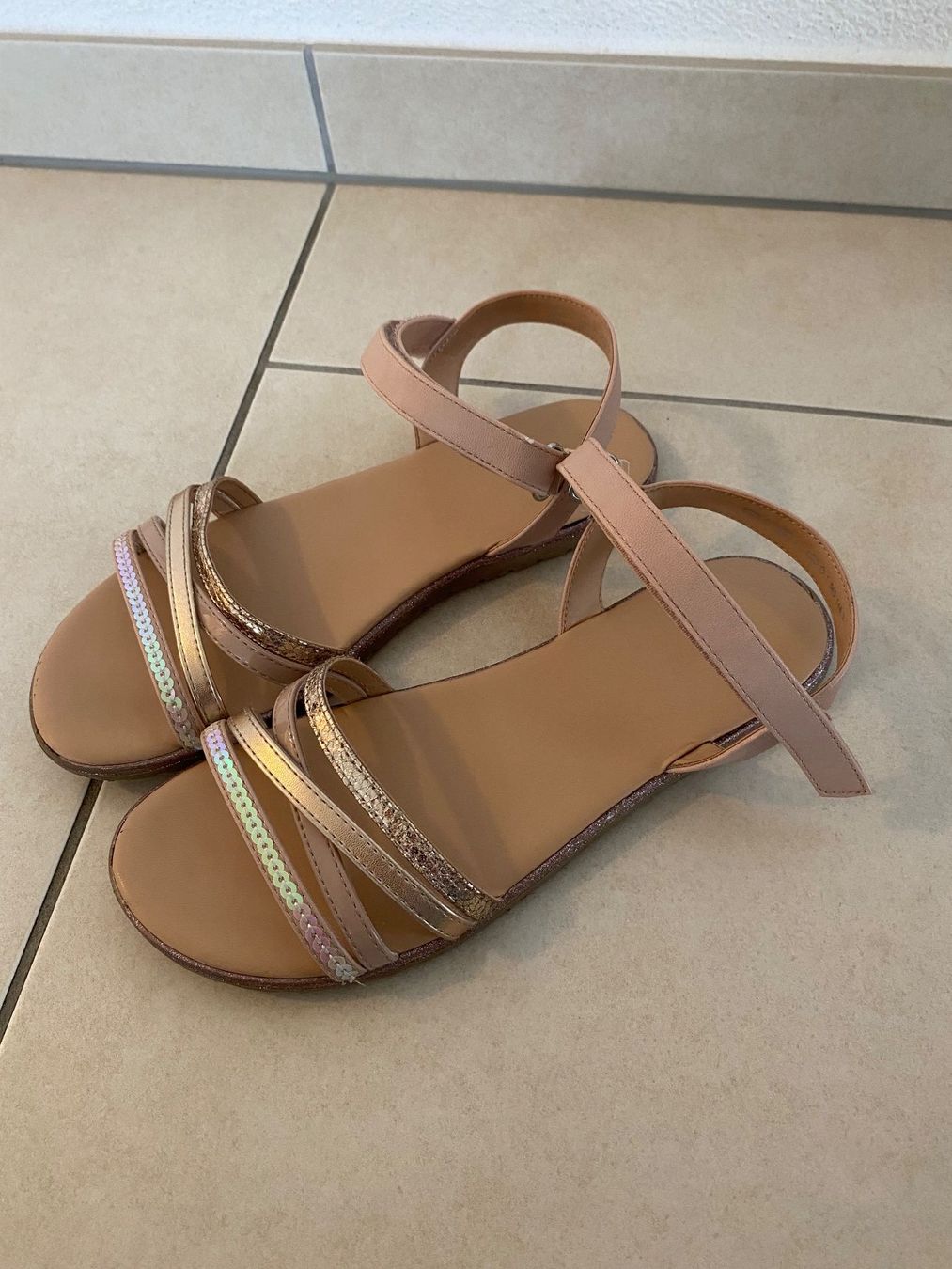 Schuhe für Mädchen: Sommer Sandalen, rosé gold, Grösse 37 – Gebraucht aus Küssnacht am Rigi von icbicb