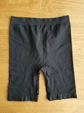 Kurze schwarze Leggings Gr. 128