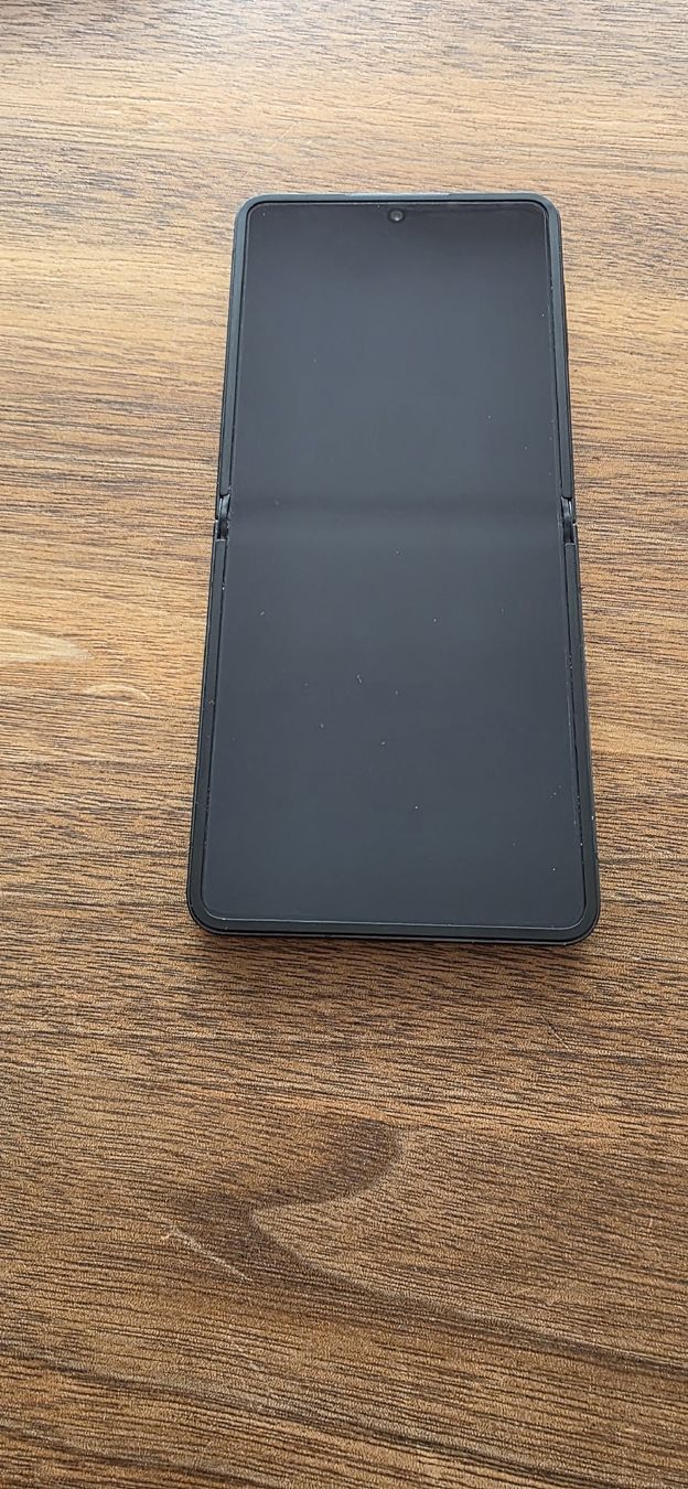 Samsung Telefoni cellulari / Smartphones: Samsung Galaxy Z Flip7 schwarz  – Usato da Buchrain venduto da kble 3