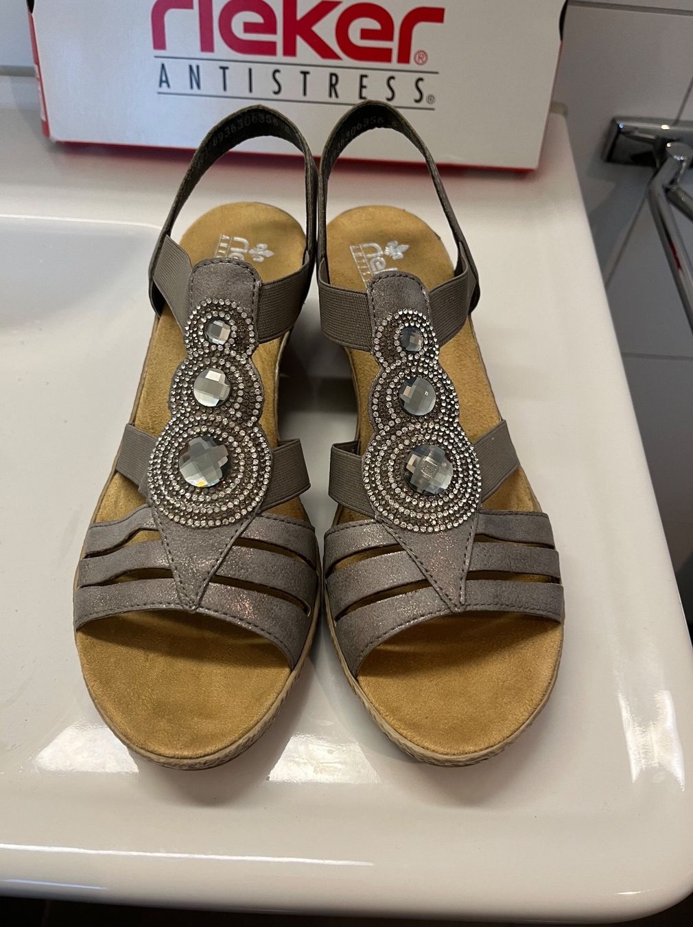 Rieker Damenschuhe: Rieker Sandalen Gr. 40 – Neu und originalverpackt aus Birmenstorf AG von BMW.M5