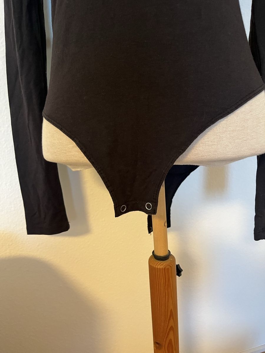 Levi's Top: Schwarzer Levi's Body mit langen Ärmeln, Grösse S – Usato da Zürich venduto da Brobin 2