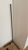Design Stehlampe, schwarz, modern – Top Zustand!