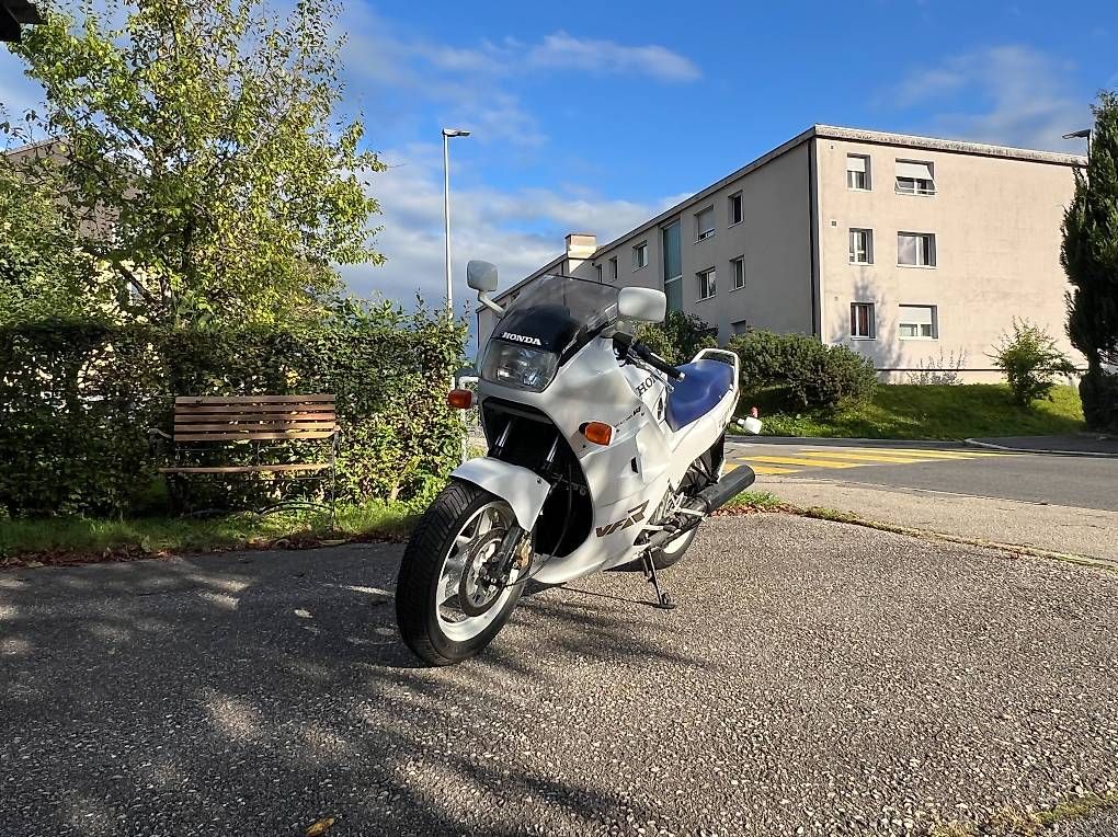Honda Strasse: Honda VFR 750 F – Gebraucht aus Langnau i. E. von Weke2 1