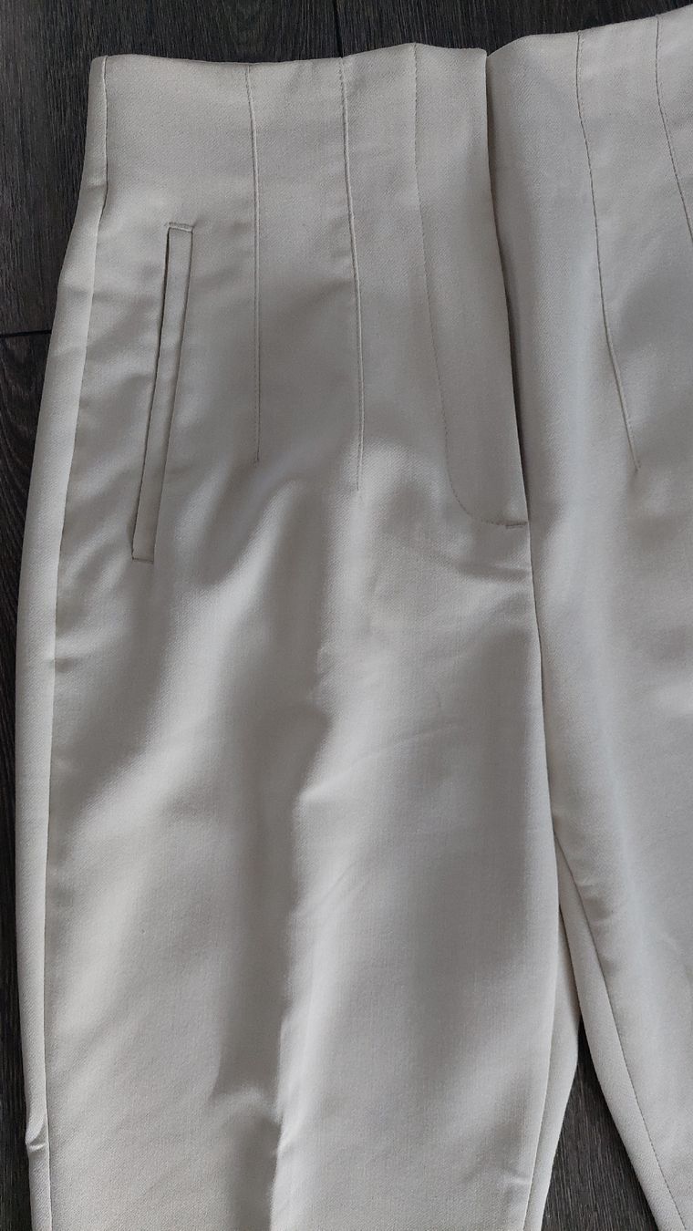 Zara Pantaloni: Elegante Stoffhose in Creme - Grösse 34 – Usato da Gwatt (Thun) venduto da Letzte-Chance-II 1