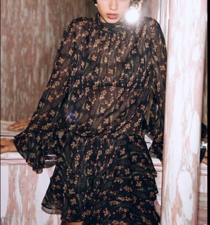 Schwarzes Blumen-Kleid mit Volants | Zara