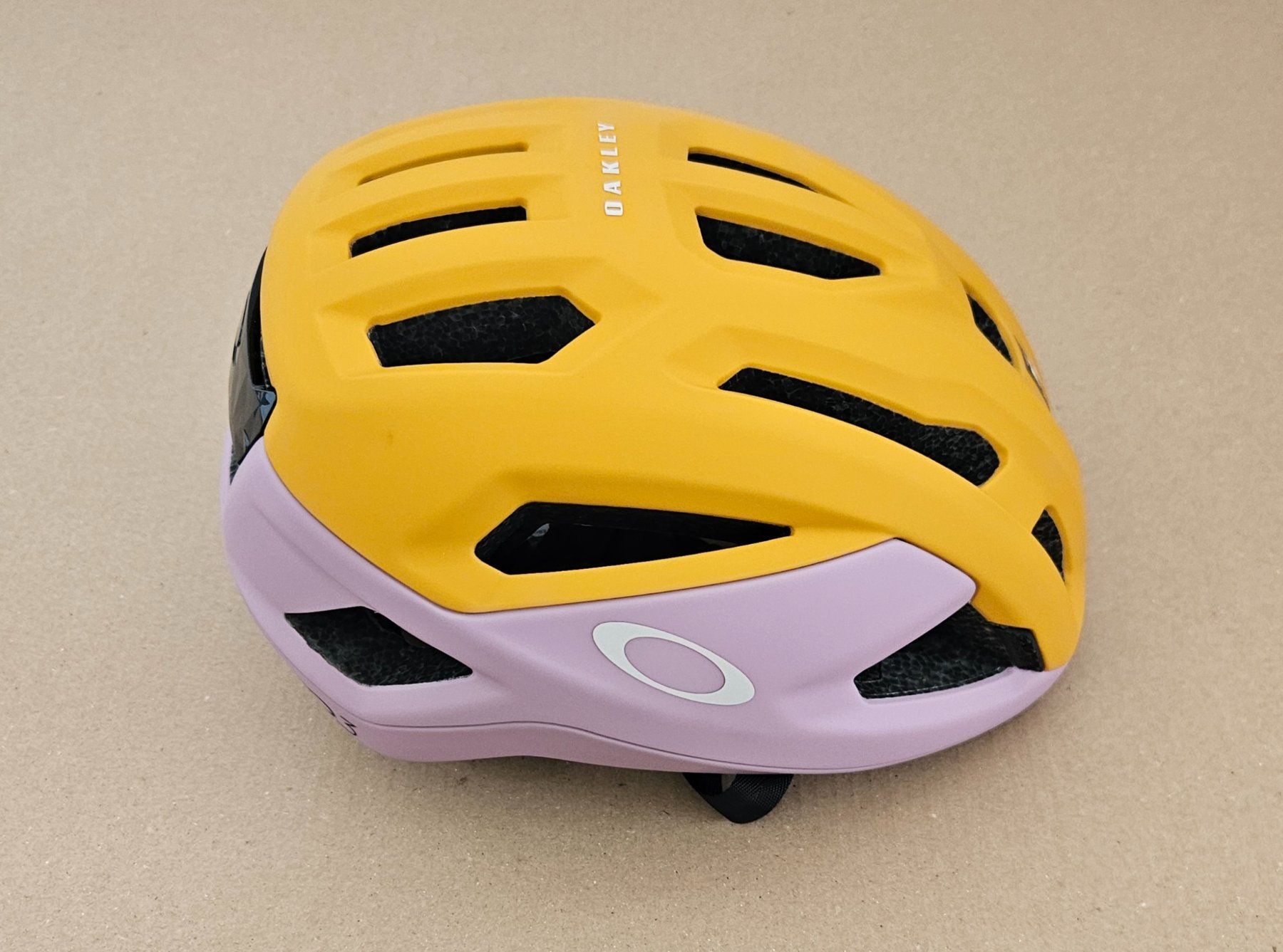 Oakley Caschi: Oakley Fahrradhelm ARO3 – Nuovo (secondo la descrizione) da Dachsen venduto da Topparts1 2