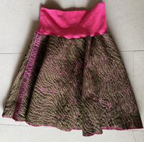Rock, Grösse S/M. Pink und Olivgrün gemustert