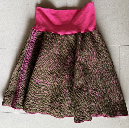 Rock, Grösse S/M. Pink und Olivgrün gemustert