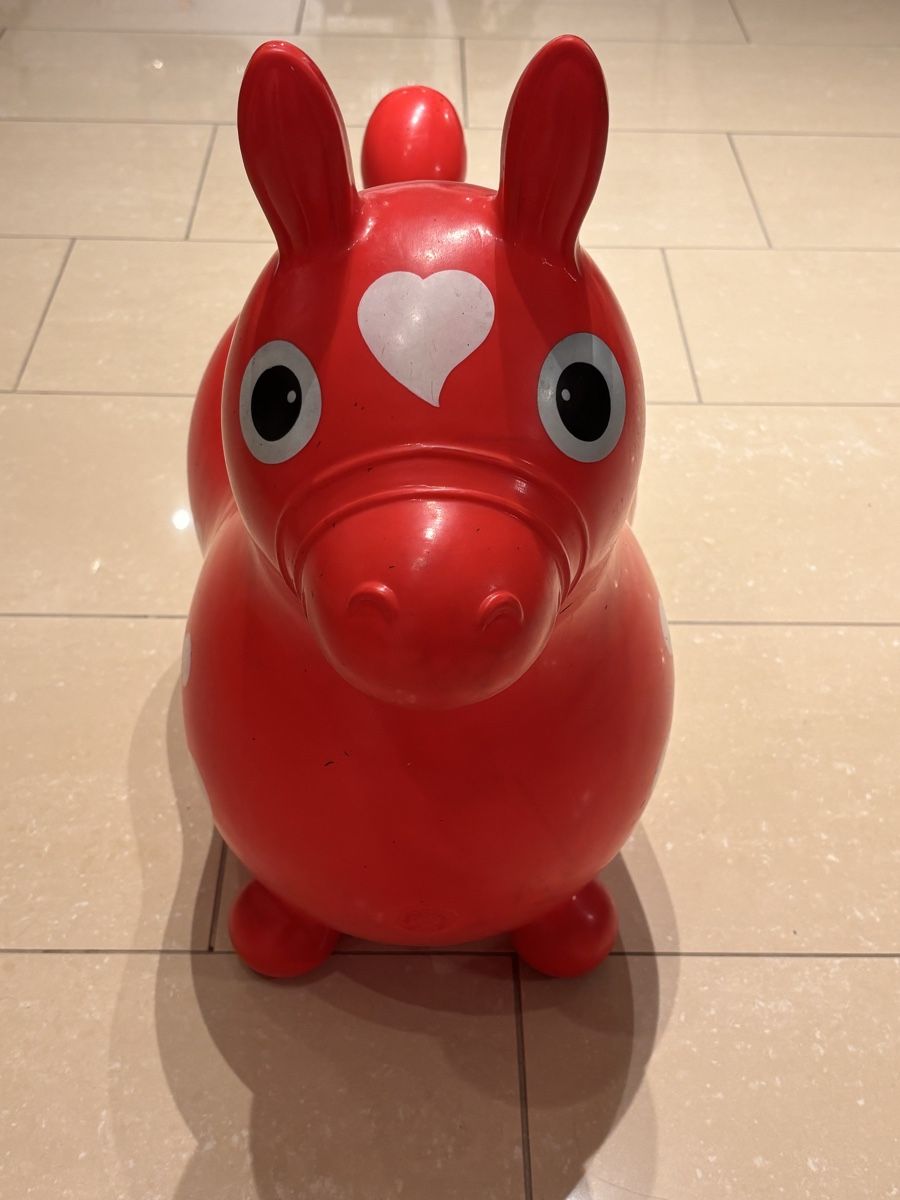 Spielzeuge: Rody Hüpfpferd rot, Ledraplastic – Gebraucht aus Lupsingen von Butzelma 1
