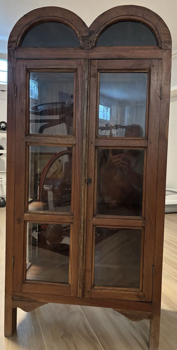 Vitrines: Meuble vitrine indonésien  – D'occasion à Commugny par 160467