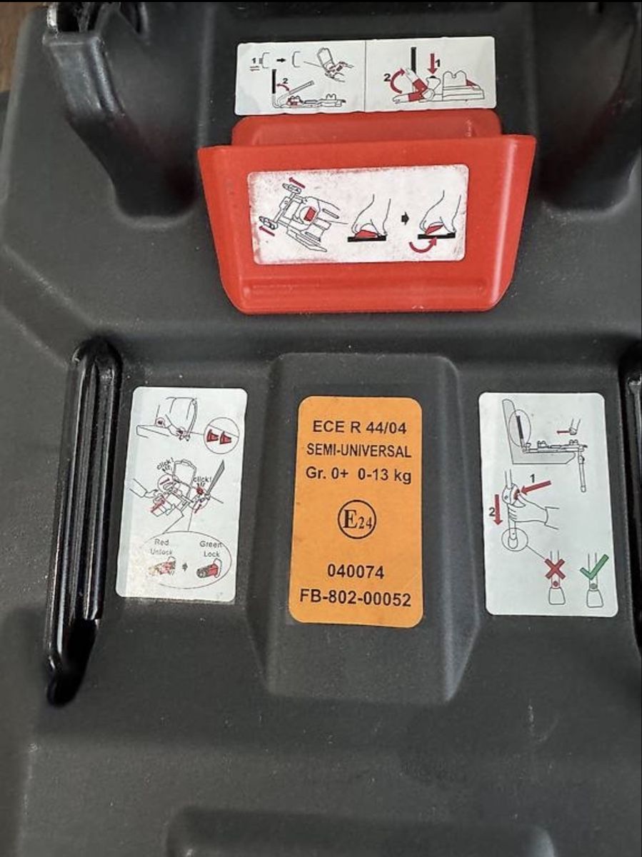 ABC Design Seggiolini per auto: Isofix universal Station für eine Babyschale – Usato da Winterthur venduto da Ennio1984 2