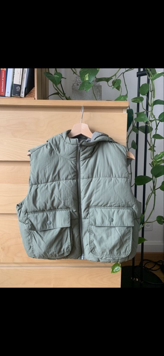 Gilet & Giacche senza maniche: Hooded Puffer Vest – Usato da Zürich venduto da chi_7k5b