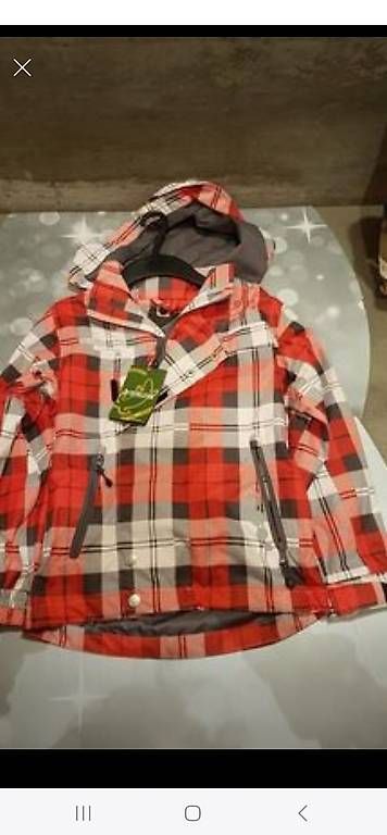 Vestes: 2x Jacken Trevolution, gr. 122 – D'occasion à Binningen par lunge20 1
