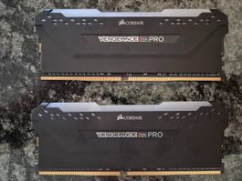 Neuwertige Corsair Vengeance PRO RGB 64GB DDR4 2x 32GB Ram