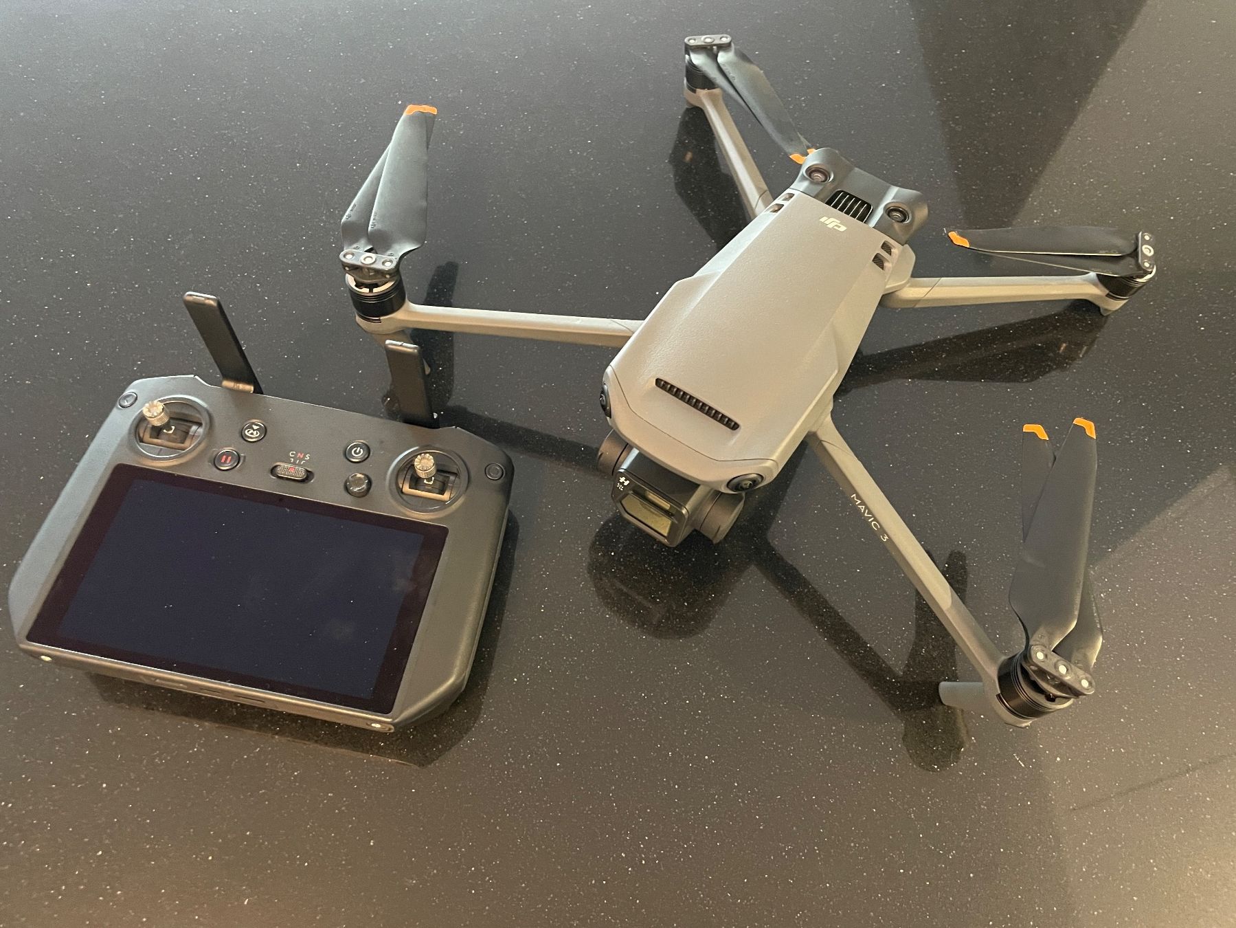 DJI Modellismo RC: DJI Mavic 3 Fly More Combo mit RC Pro – Usato da Beringen venduto da akr_hc6w