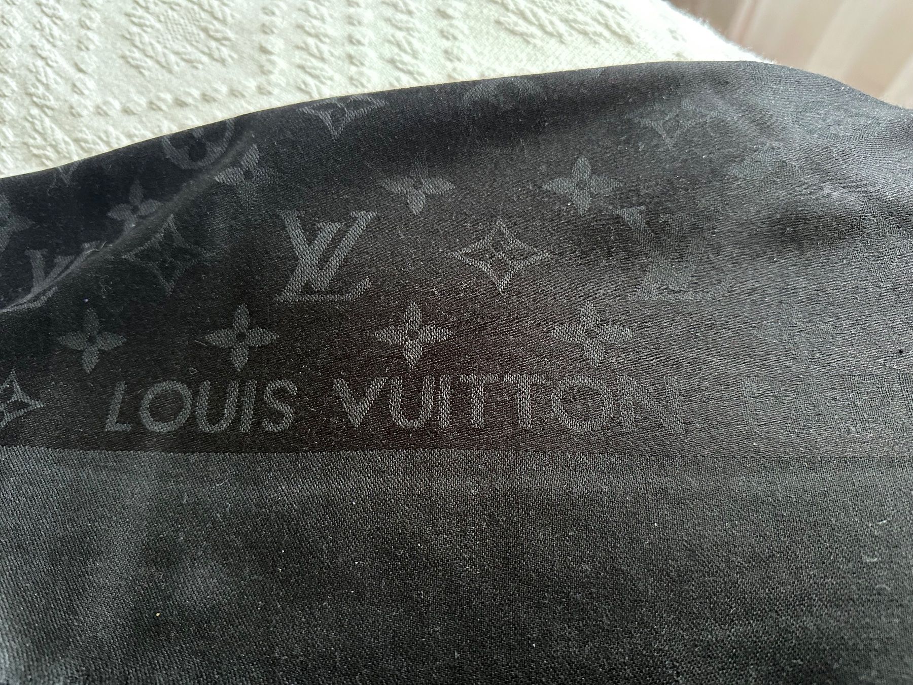 Louis Vuitton Foulard & Sciarpe: Louis Vuitton Schal schwarz Monogramm Muster – Usato da Bülach venduto da Jubet 3