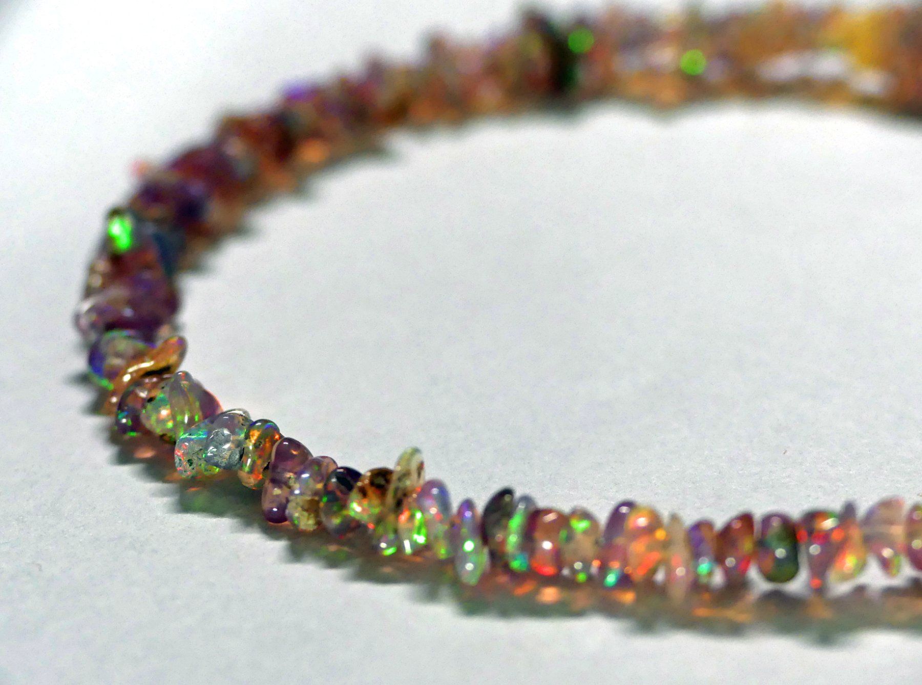 Bracelets: Opal-Armband mit echten Opalsplittern &  Silberverschluss – Neuf avec emballage d'origine à Matten b. Interlaken par kero71