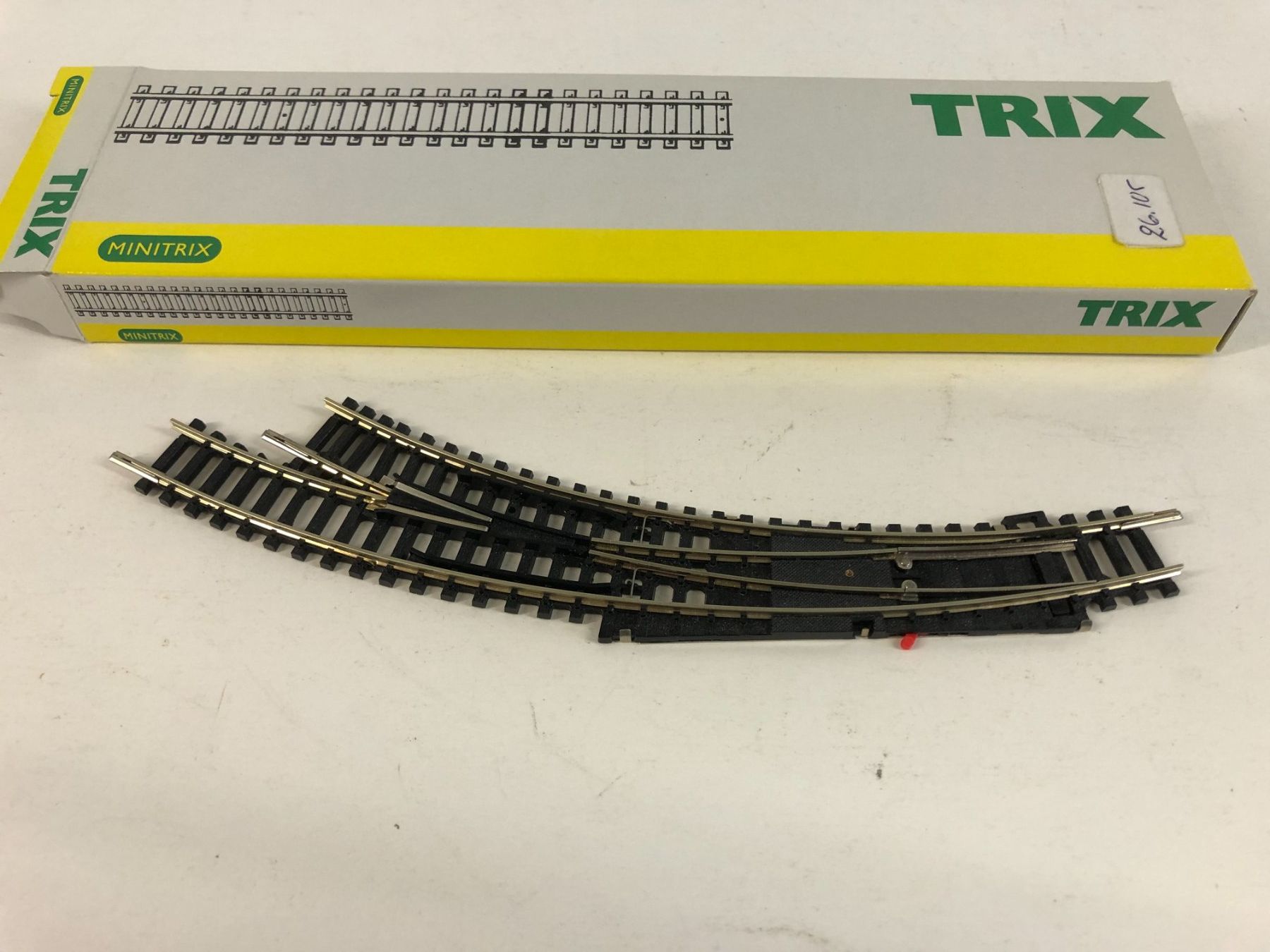 Trix Modellini di ferrovie: Minitrix Spur N Gleise und eine Weiche – Usato da Rodersdorf venduto da Joerg11 2