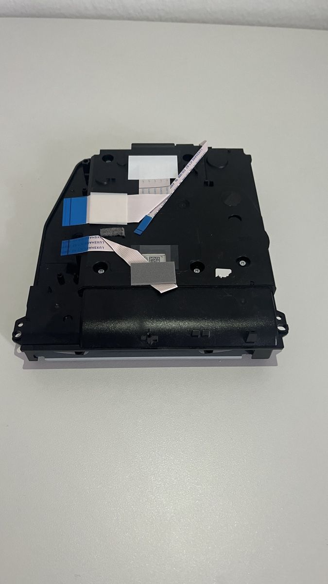 Sony Consoles: PS4 Slim Blu-Ray Assembly – D'occasion à Lausanne par mar_6g2x 1