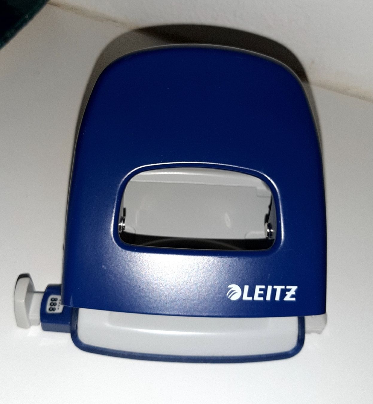 Raccoglitori: LEITZ 5008 Locher neu, blau – Nuovo (secondo la descrizione) da Kirchberg BE venduto da CZ09