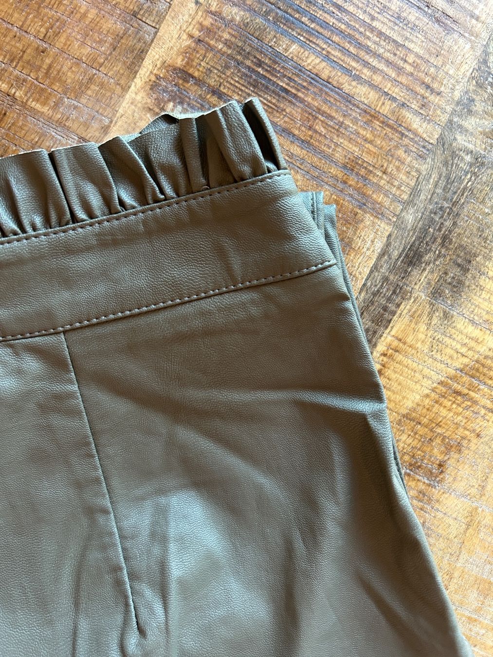 Pantaloni: YOOX Kunstleder Leggings - Gr. M – Usato da Illnau venduto da Monkky 4