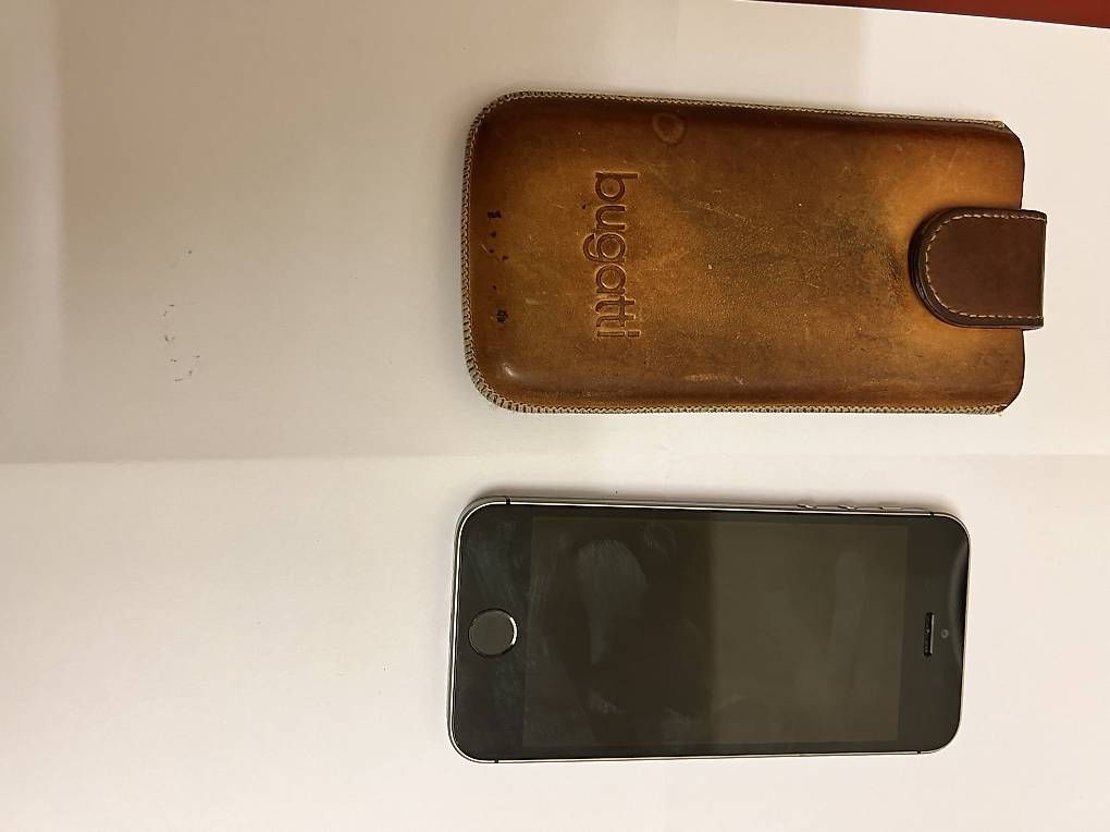 Handys / Smartphones: iPhone SE, 1. Generation  – Gebraucht aus Regensdorf von Eesposito 2