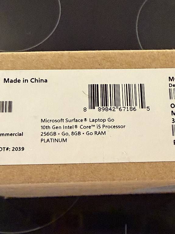 Tablettes PC: Microsoft Surface go – D'occasion à Seedorf UR par Lia_mia 3
