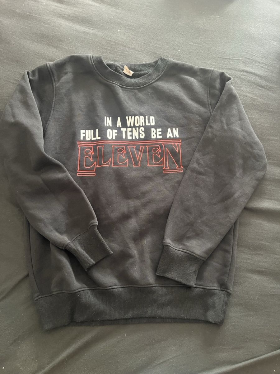 Pullover & Sweatshirts: Stranger Things Pullover schwarz Grösse M – Gebraucht aus Olten von sae_82z2