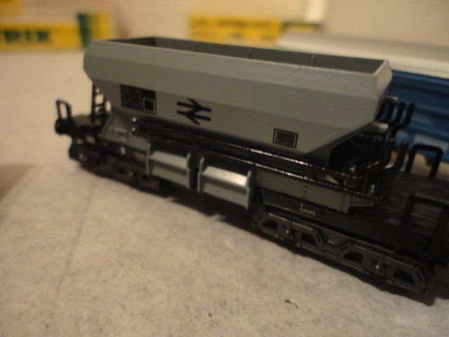 Trix Modellini di ferrovie: Minitrix 5 britische Güterwagen in Spur N – Usato da Wittenwil venduto da trixmartin 6