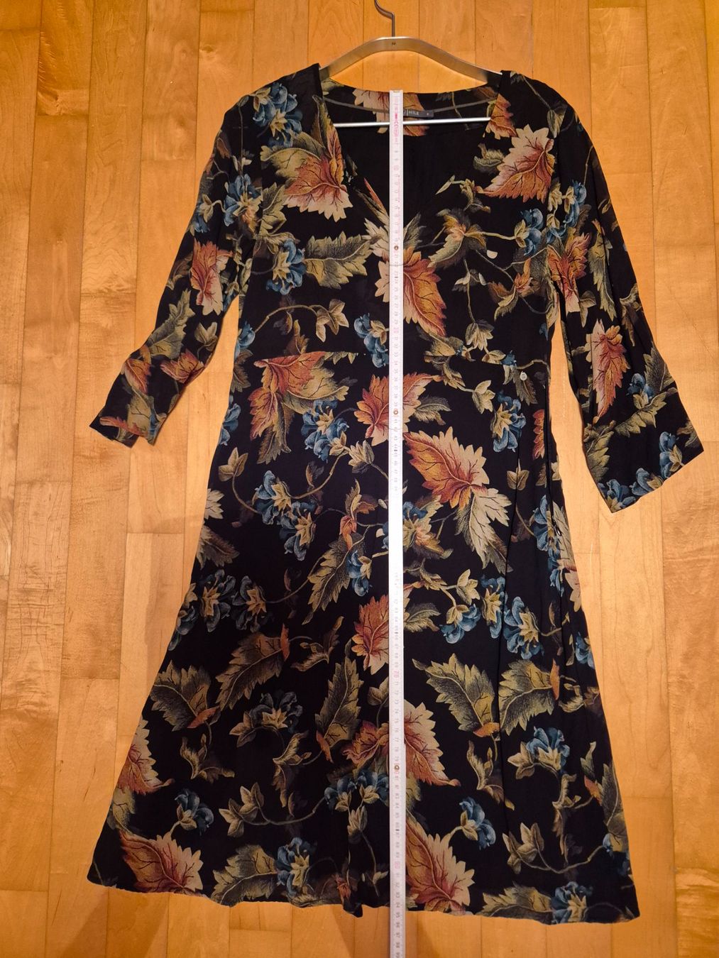 Nile Vestiti: Dunkelblaues Herbstkleid mit Blumenmuster – Usato da Walenstadt venduto da grischalounge1 4