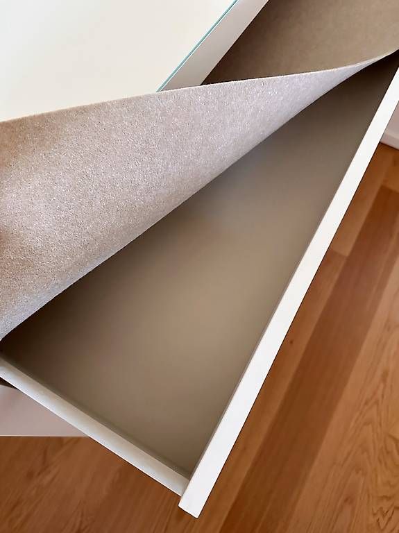Ikea Tische: IKEA MALM Schreibtisch weiss mit Glasplatte & Einlage – Gebraucht aus Winterthur von sar_9p8q 4