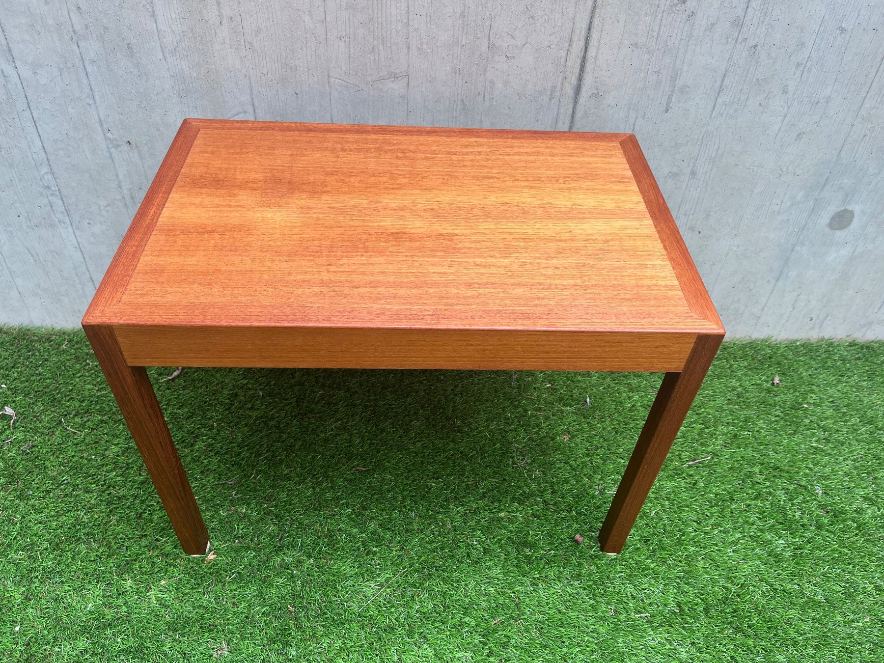 Tische: Beistelltisch aus Teak – Gebraucht aus Küsnacht ZH von Quiti