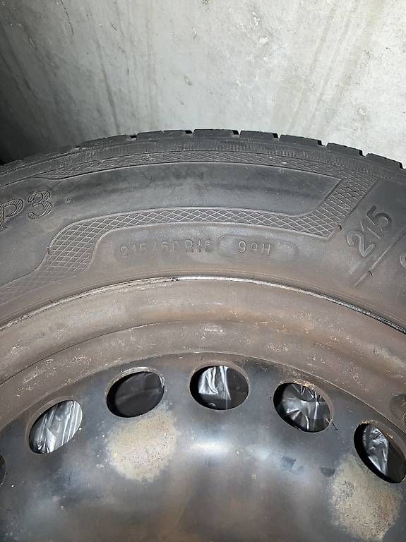 Pneus & Roues: 4 roues complètes 215/60R16 – D'occasion à Bulle par Bfm1 4