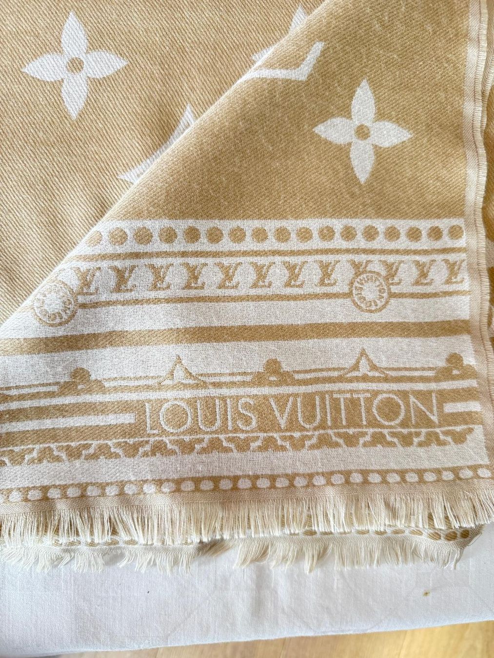 Louis Vuitton Foulard & Sciarpe: Louis Vuitton Schal, Amazingram, Wendeschal – Usato da Oberarth venduto da SSS. 8