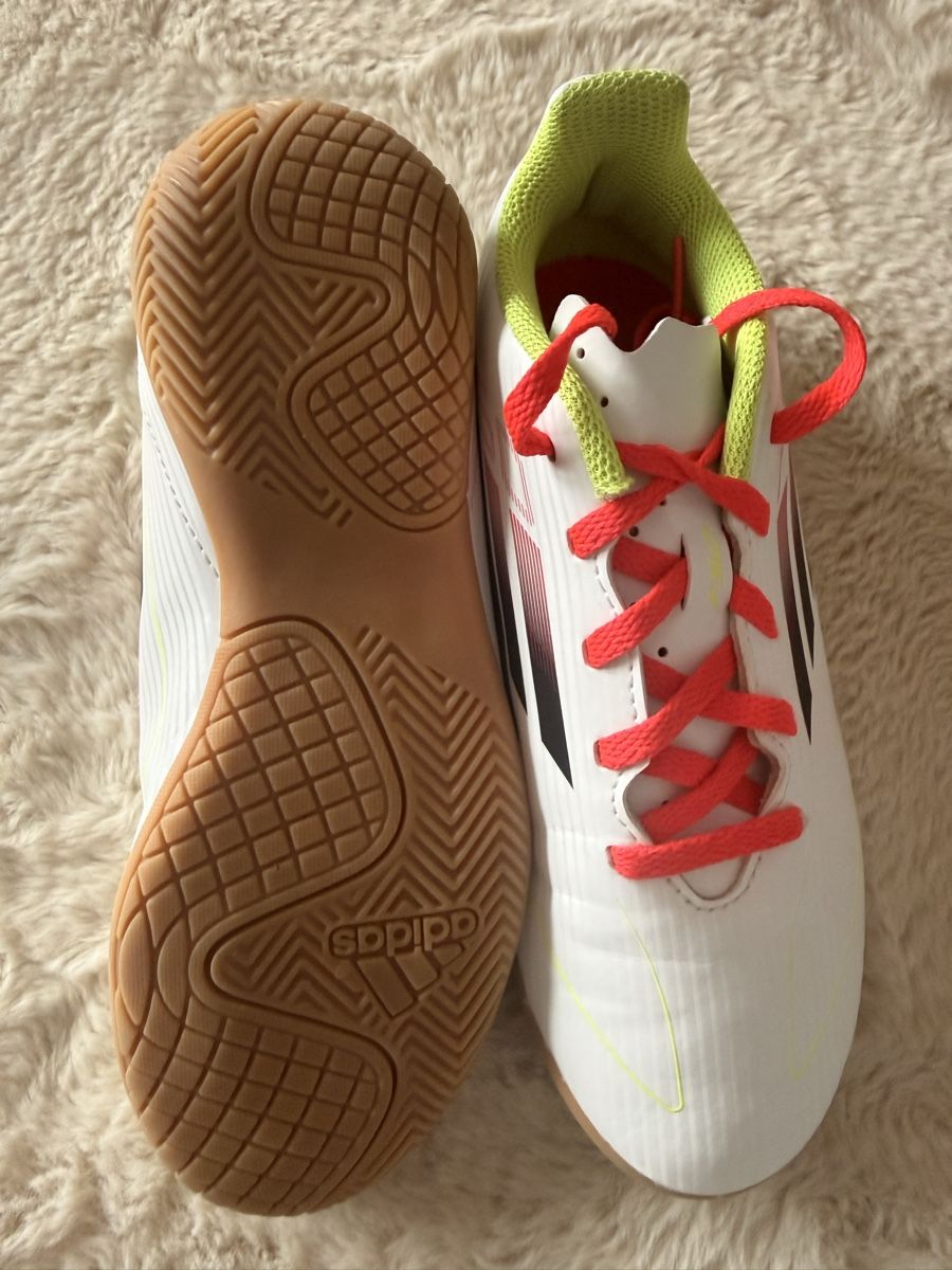 Adidas Scarpe per ragazzi: Kinder Adidas Hallenschuh neu – Nuovo (secondo la descrizione) da Zürich venduto da Sebi.063 2
