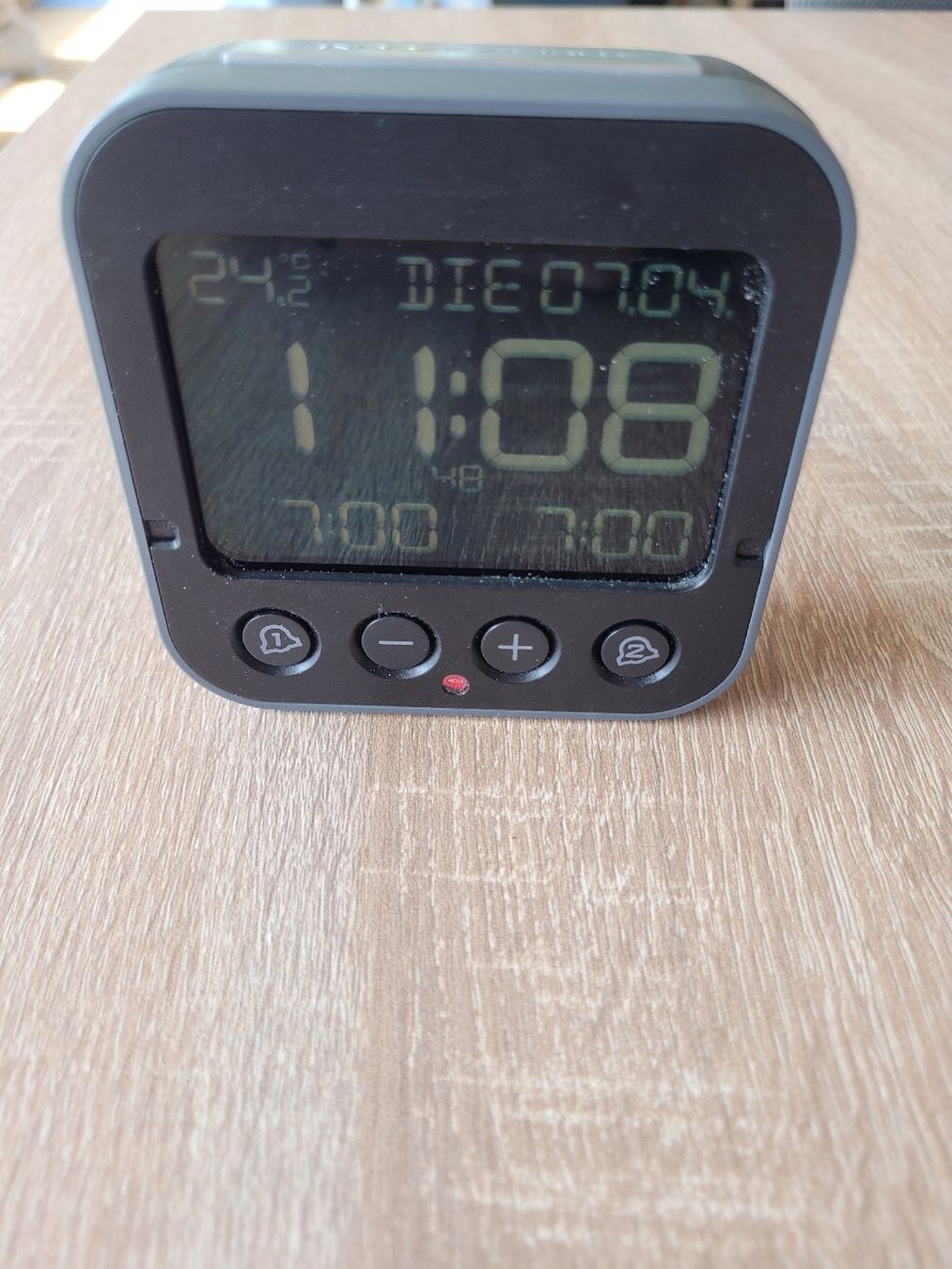 Sveglie: Digitaler Wecker mit Snooze und Licht – Usato da Uster venduto da 13smiley13 9
