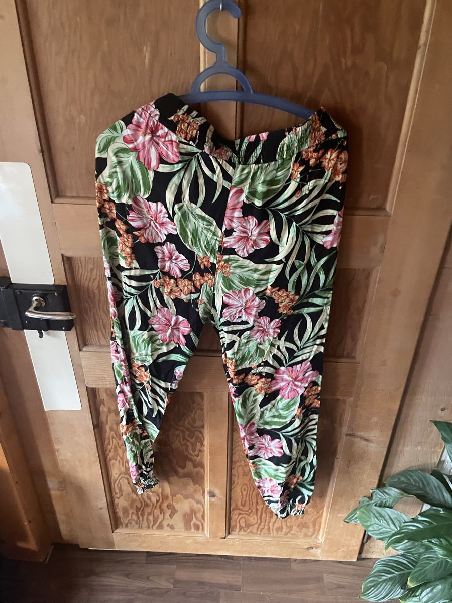 Hosen: Blumen Sommer Hose – Neu (gemäss Beschreibung) aus Lenk im Simmental von banane50626 1