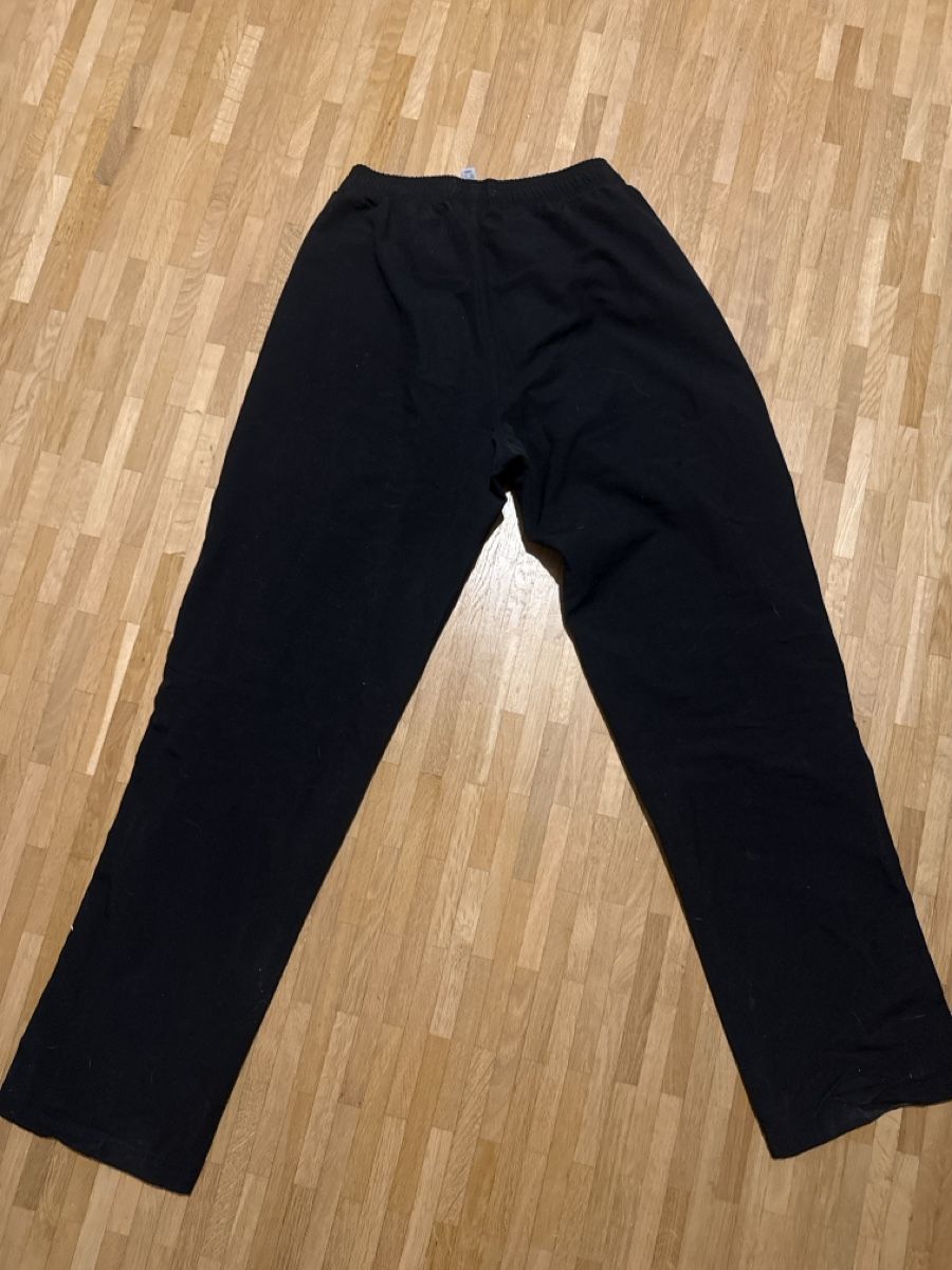 Adidas Pantaloni: Adidas Trainingshose Schwarz Gr. S – Usato da Winterthur venduto da Winti_Deal 3