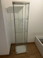 IKEA DETOLF Glasvitrine in Weiss