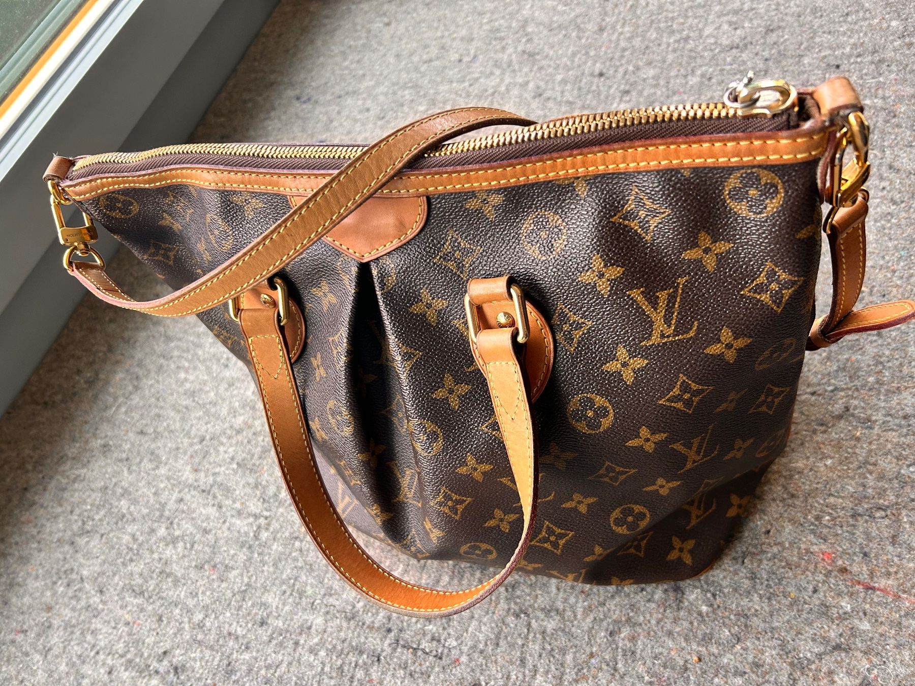Louis Vuitton Sacs femmes: Louis Vuitton Palermo PM Monogram Canvas Handtasche – D'occasion à Zürich par pj_pry_to 4