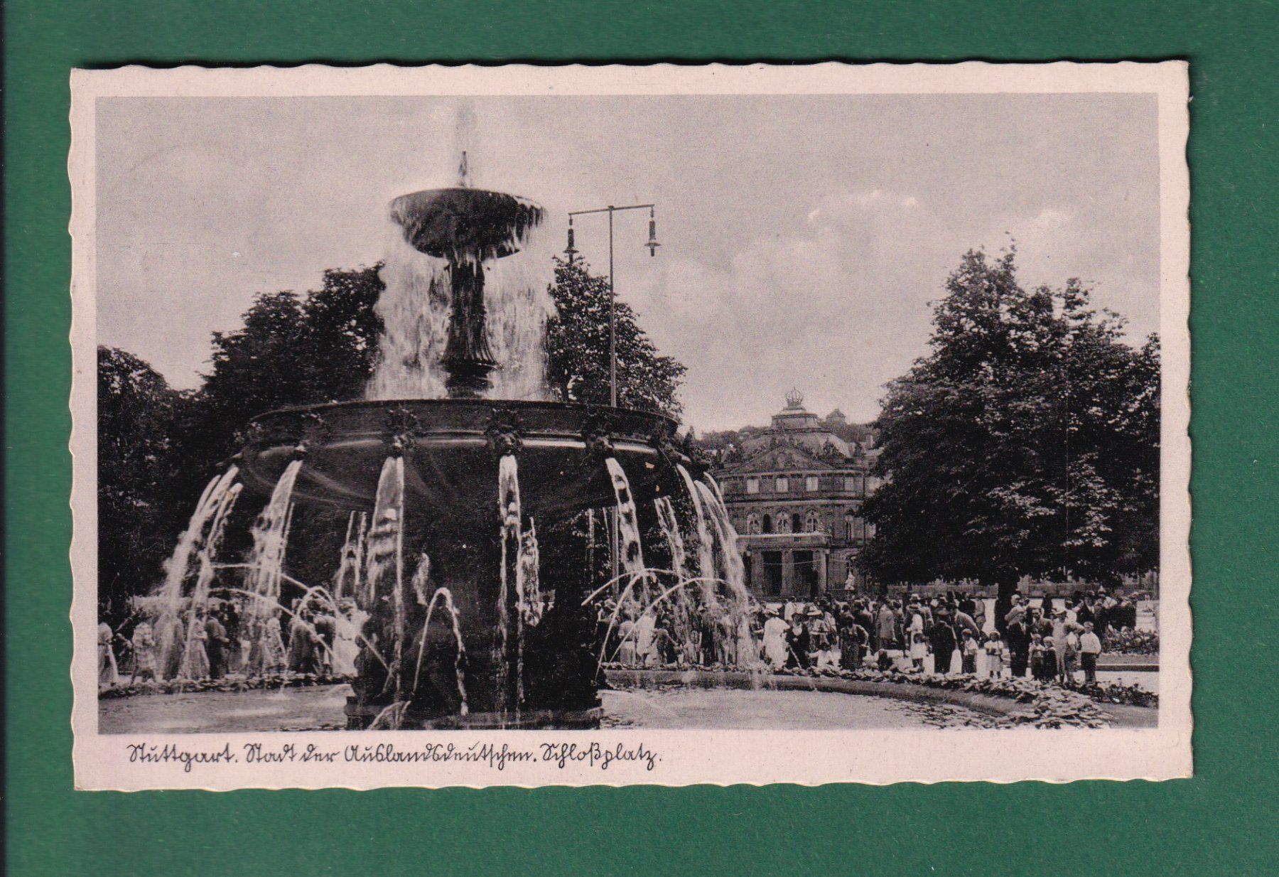 Cartoline postali: STUTTGART - Schlossplatz - Brunnen - 1940 – Usato da Pully venduto da nicecards-shop