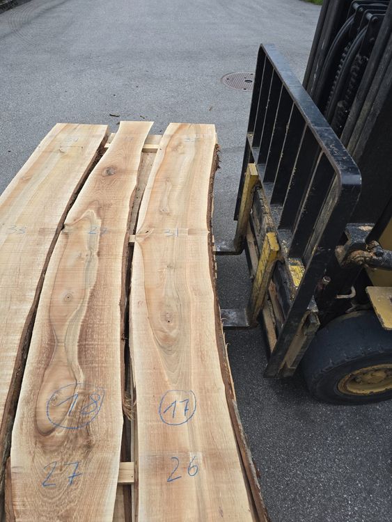 Articoli in legno: Nussbaumbrett Nr 17 – Nuovo (secondo la descrizione) da Lützelflüh-Goldb venduto da ch.waelchli-holz.ch