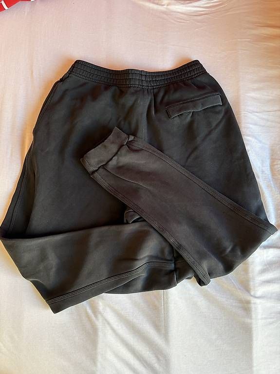 Pantaloni: Jogging Nike noir  Taille M – Usato da Genève venduto da Arno_Mello123 1